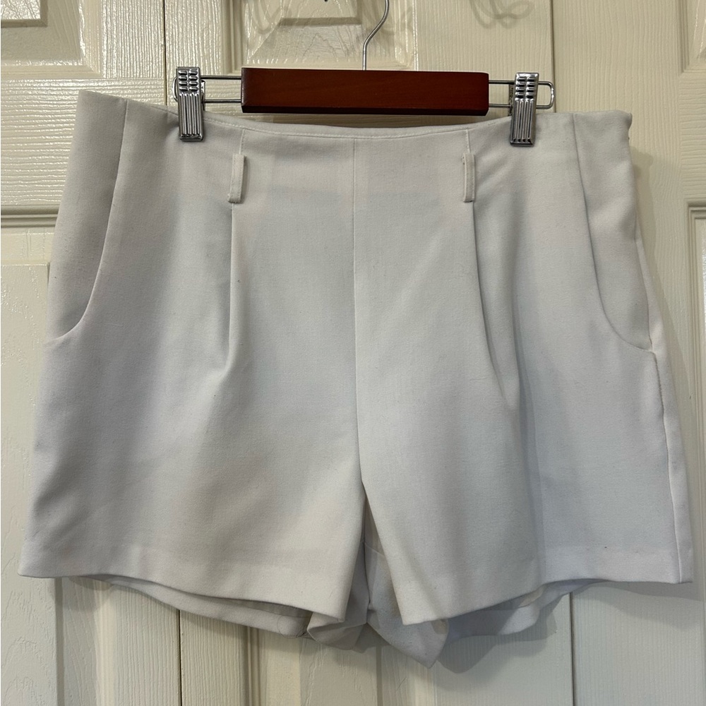 Vince Camuto Cream High Waist Women's Shorts